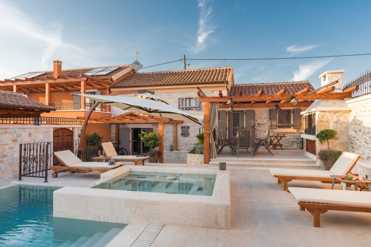 Villa Stone