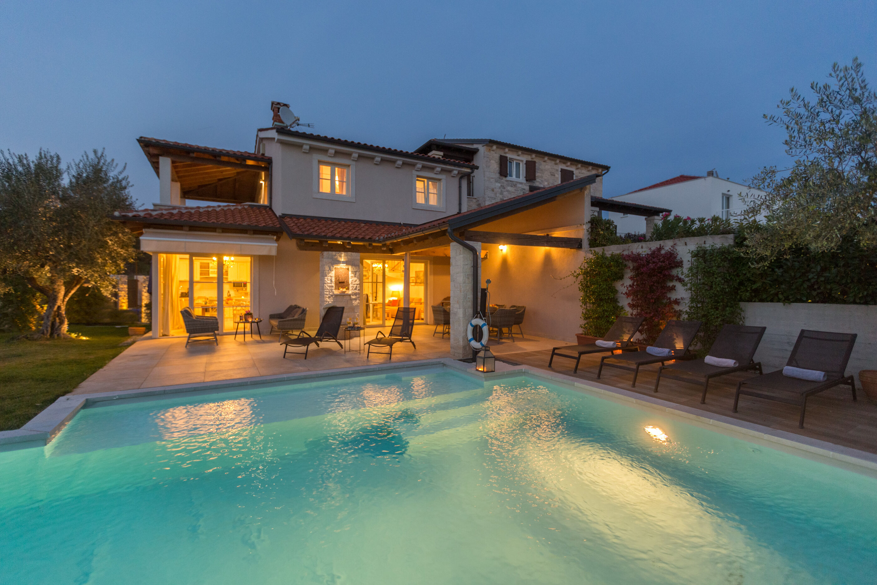 Villa Nar s bazenom i predivnim panoramskim pogledom na more