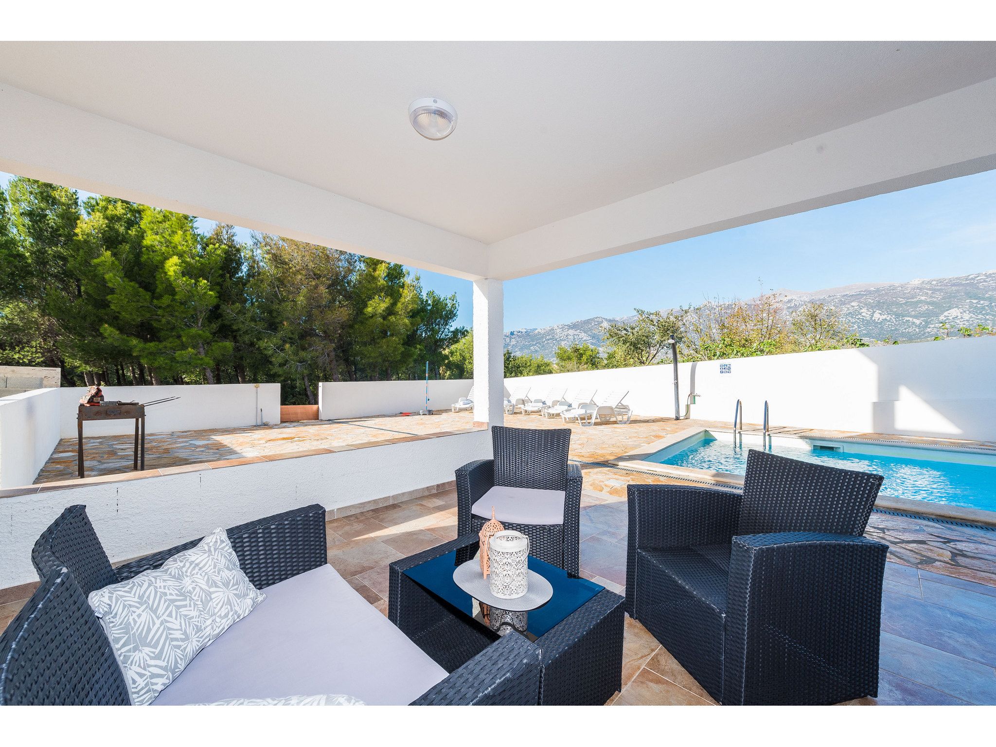 Vila More with pool and garden