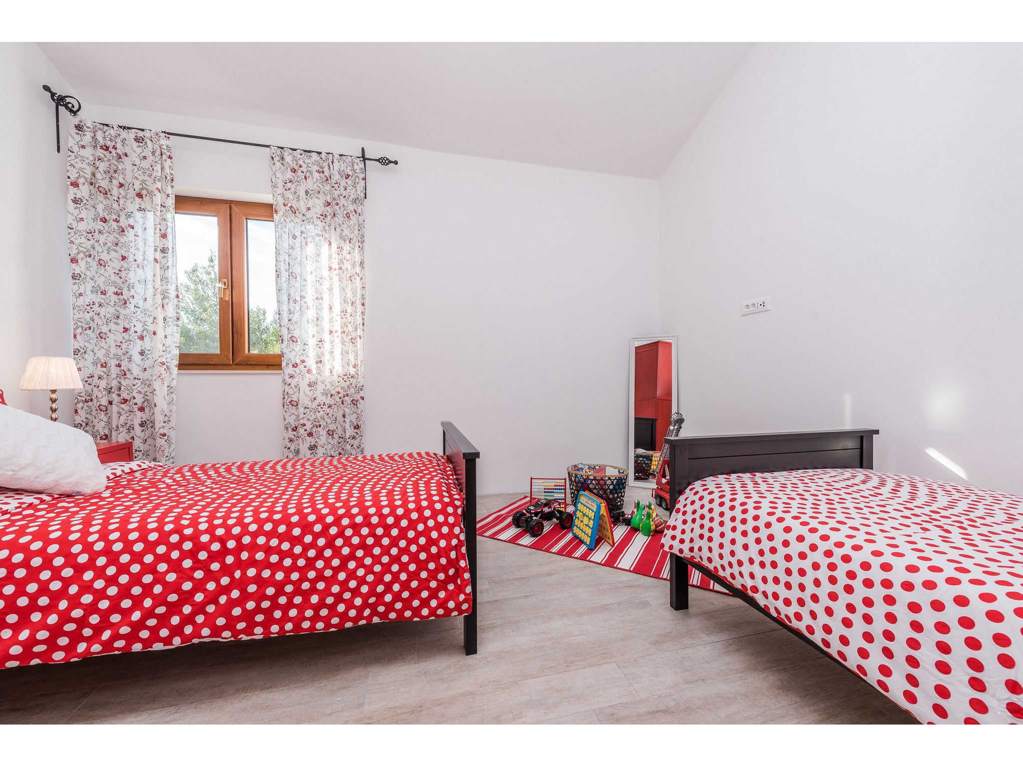 Vila More with pool and garden