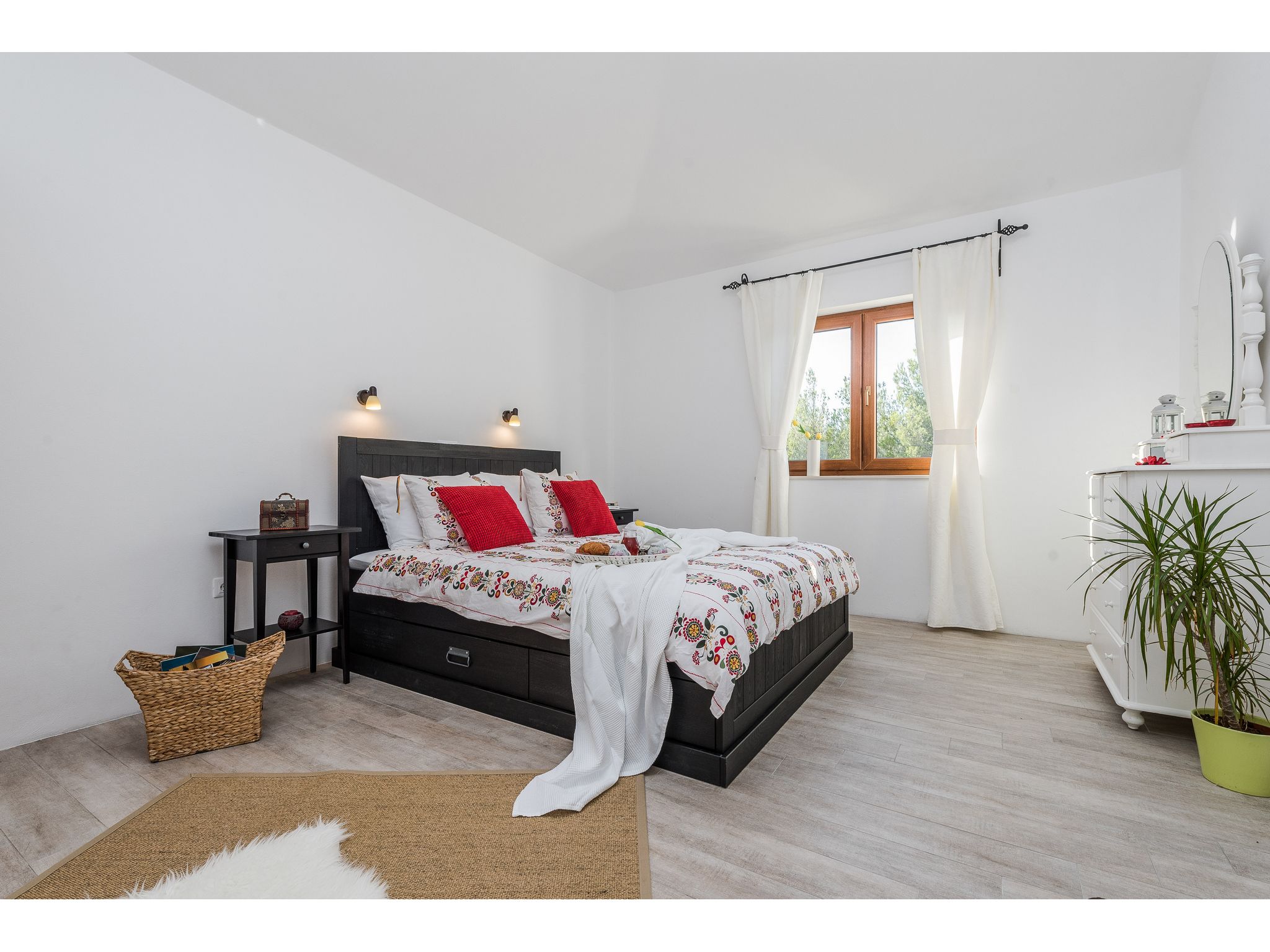 Vila More with pool and garden