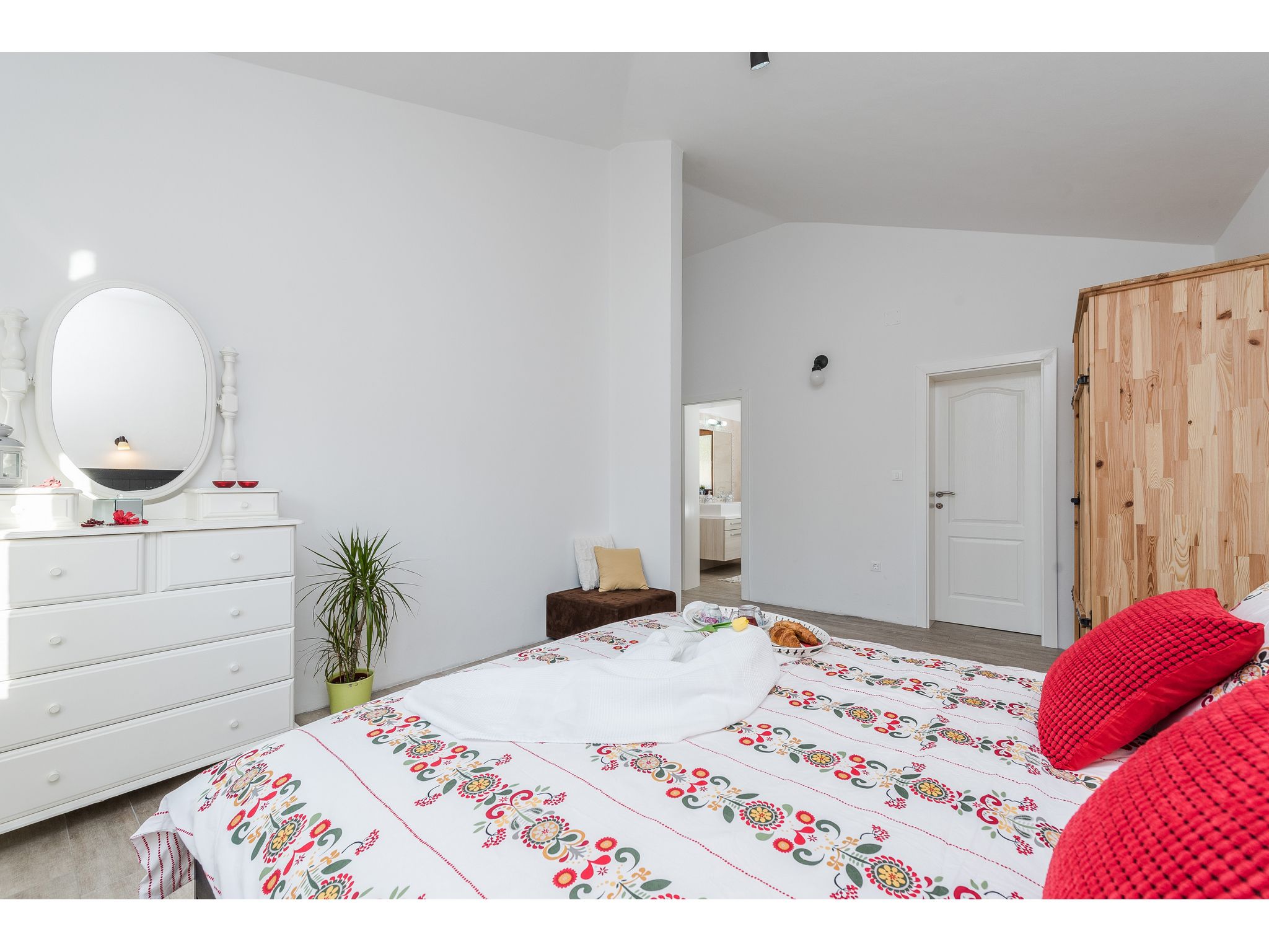 Vila More with pool and garden