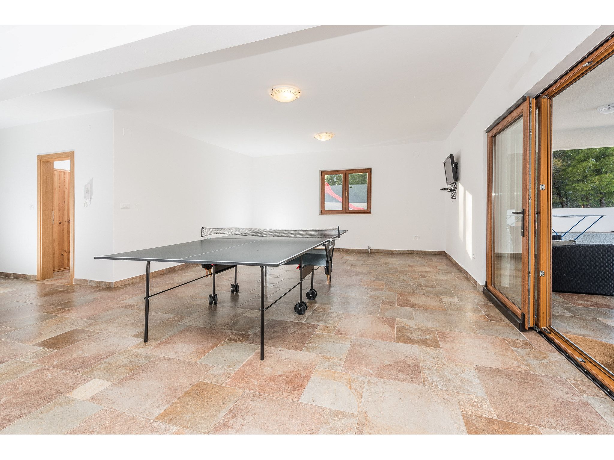 Vila More with pool and garden