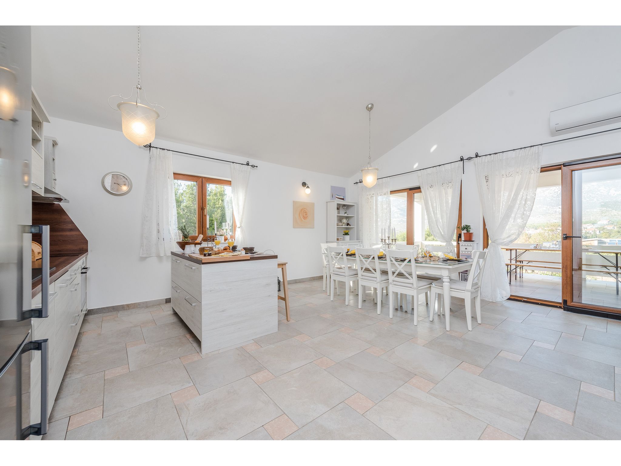 Vila More with pool and garden