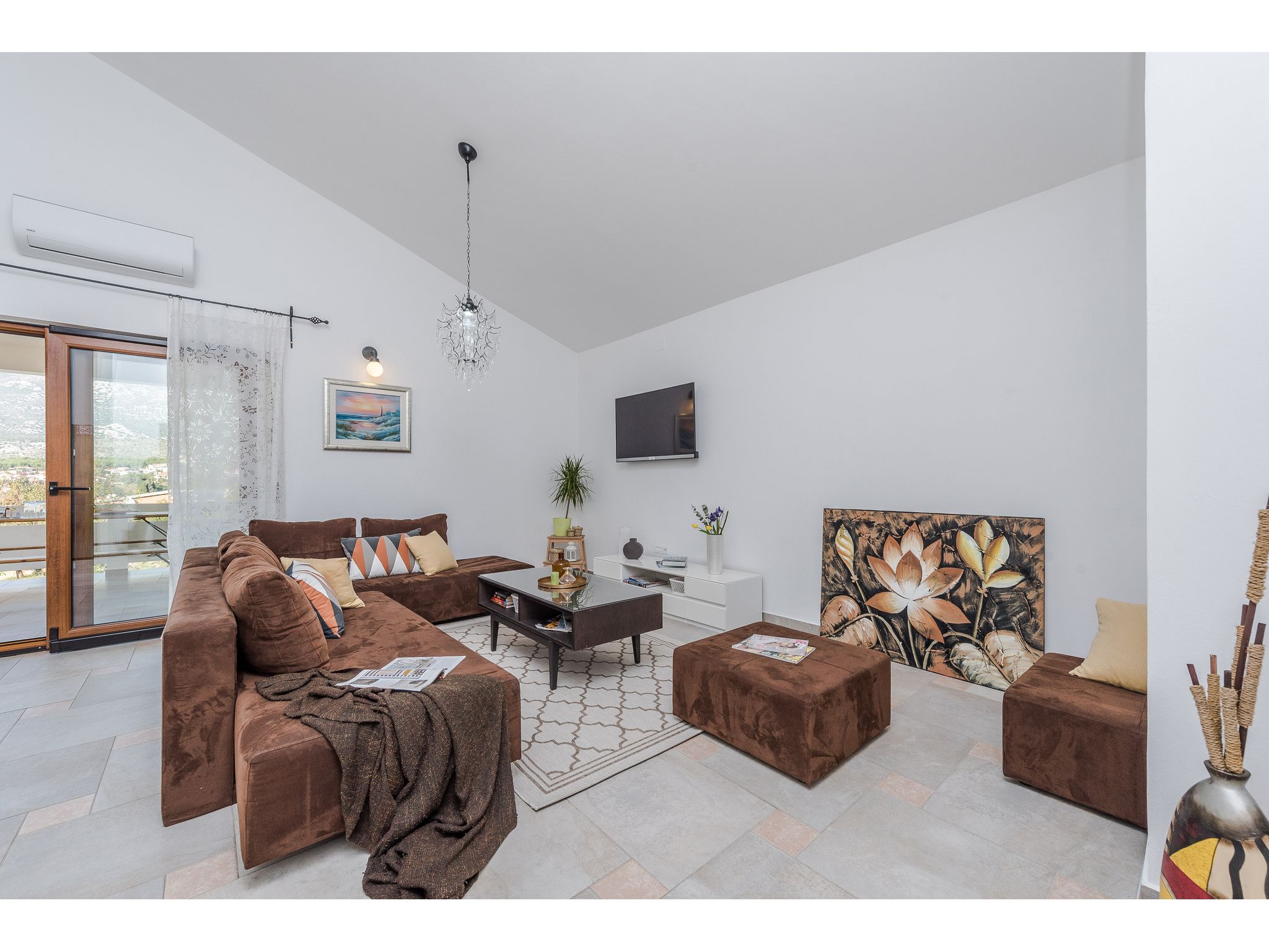 Vila More with pool and garden