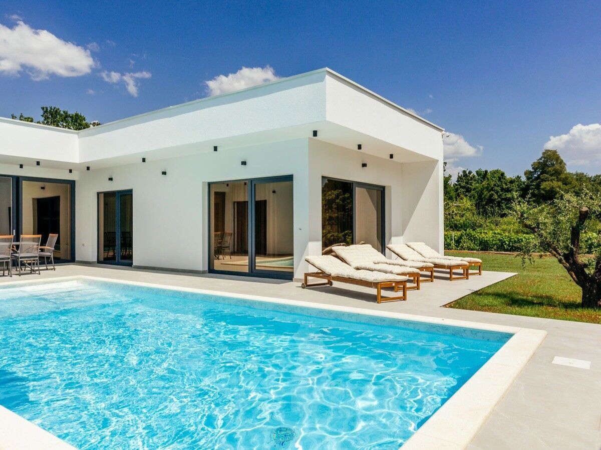 Villa Aura with heated pool