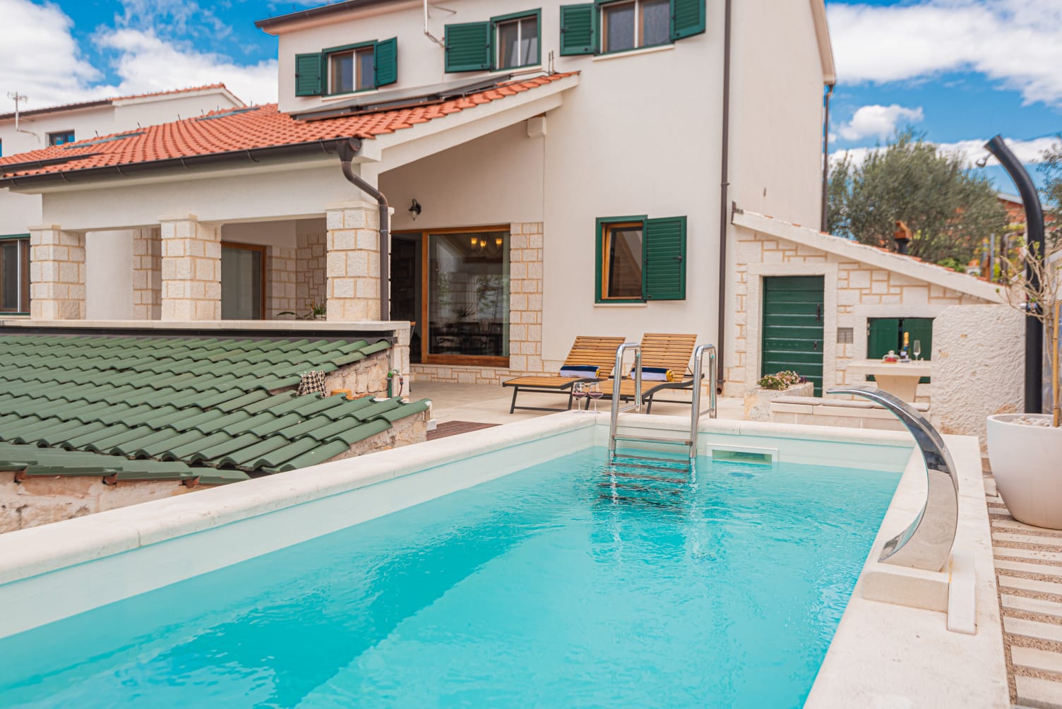 Villa V4 with pool
