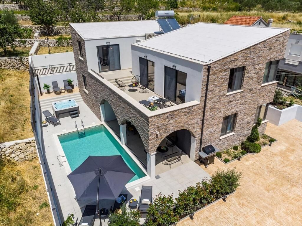 Villa Eden with heated pool