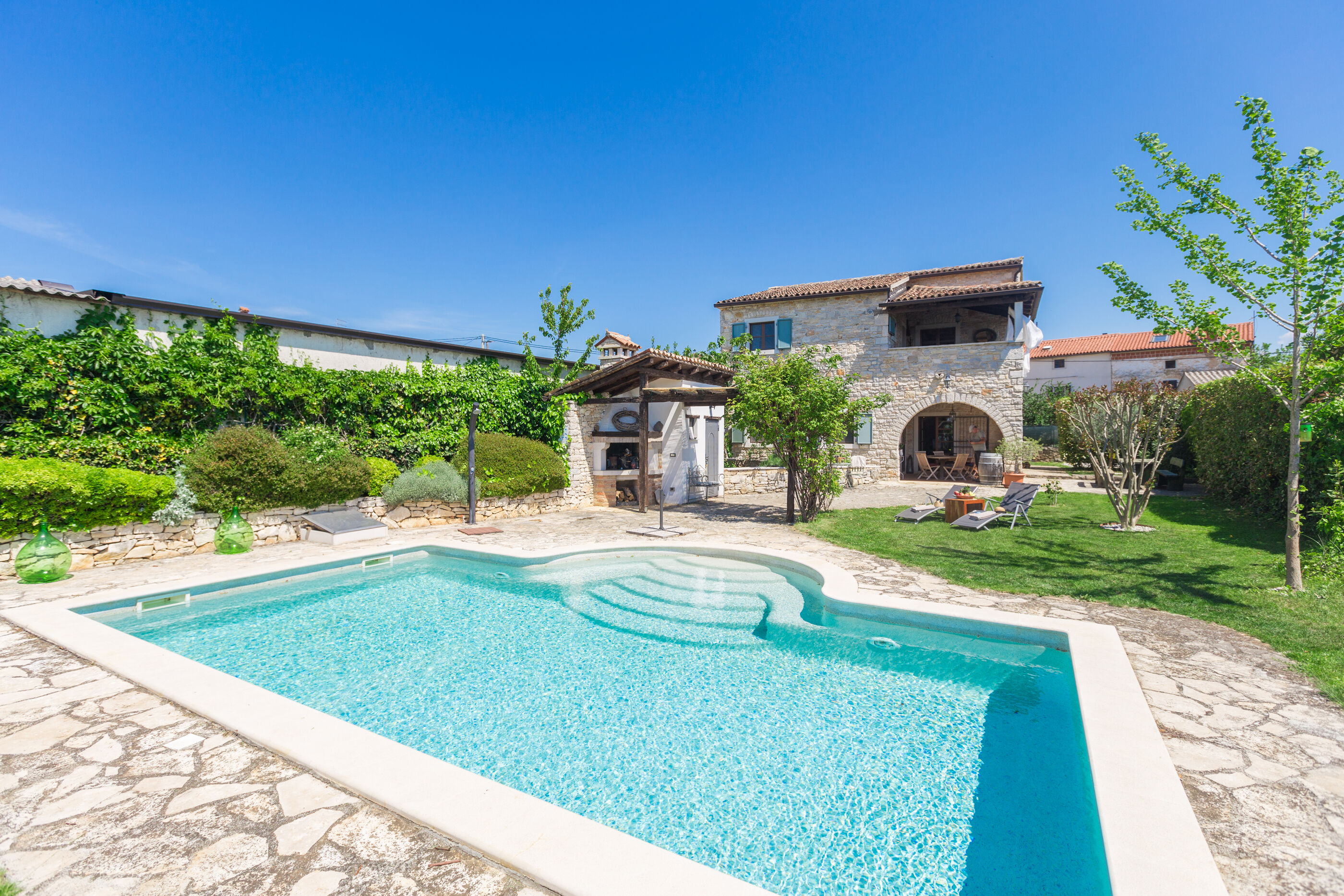 Villa Orah s pogledom na more i istarski krajolik